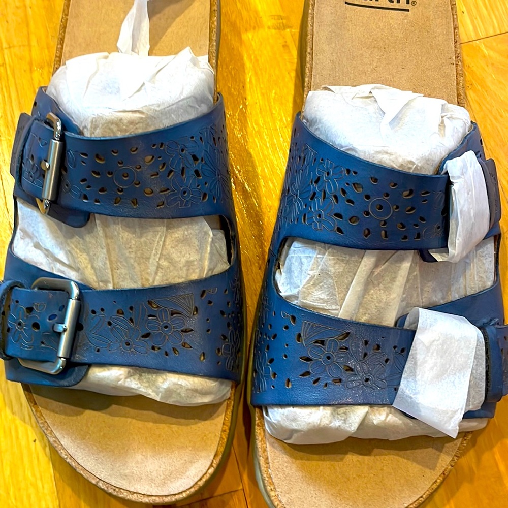 New in the box, Earth— Sapphire Blue sandals, size 11